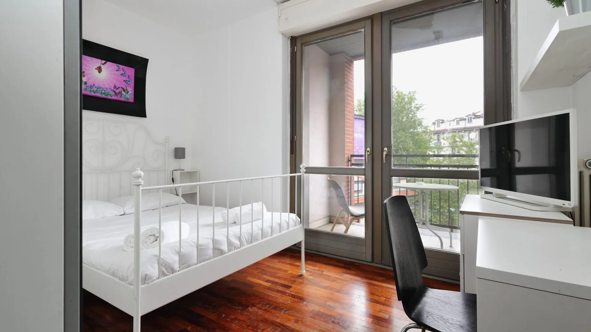 Joivy Lovely 4-Bed Flat With Balcony Apartment Milan