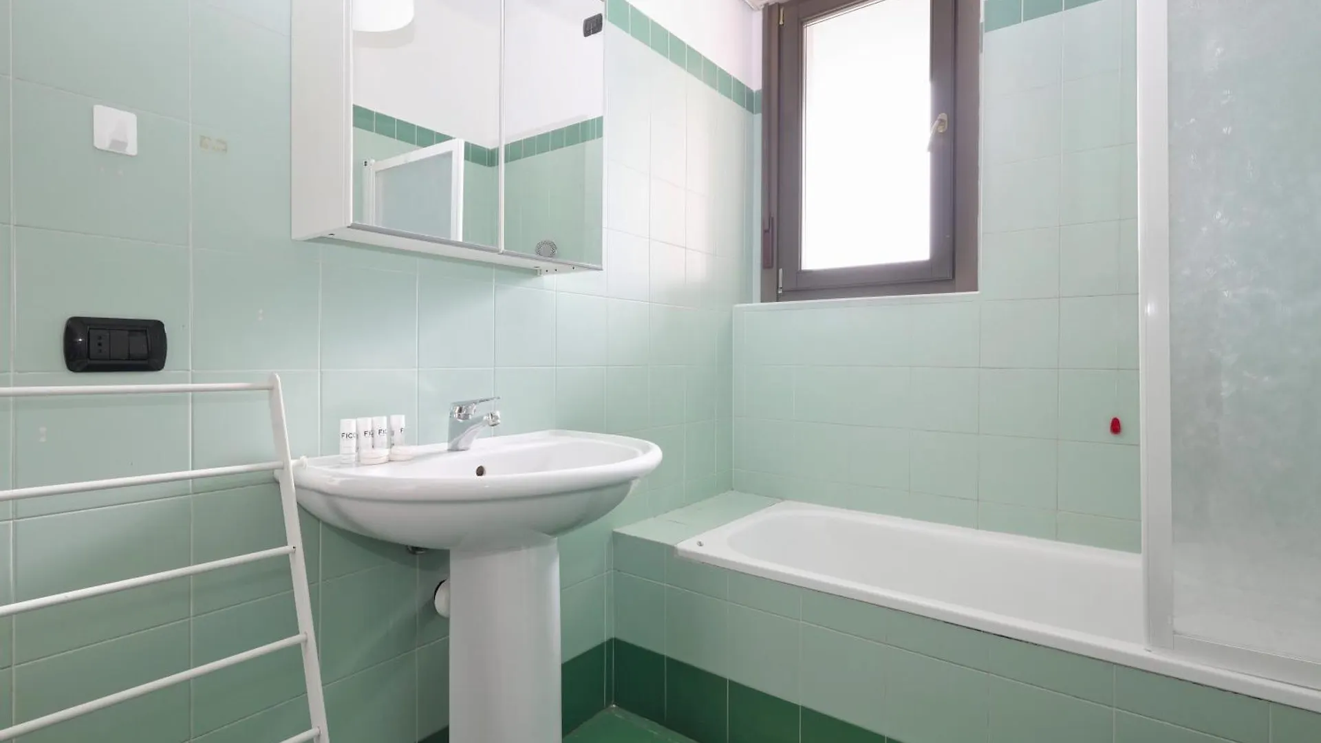 Joivy Lovely 4-Bed Flat With Balcony Apartment Milan