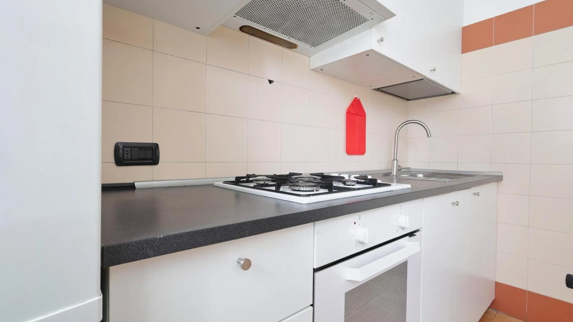 Joivy Lovely 4-Bed Flat With Balcony Apartment Milan 0*,  Italy