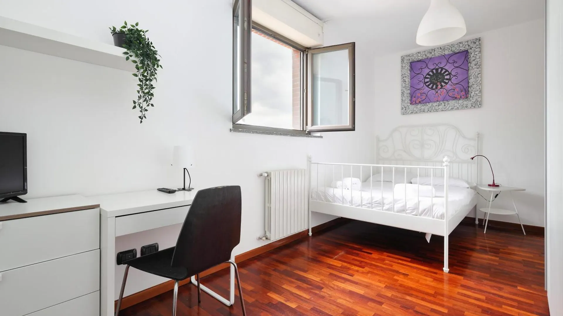 Joivy Lovely 4-Bed Flat With Balcony Apartment Milan Italy