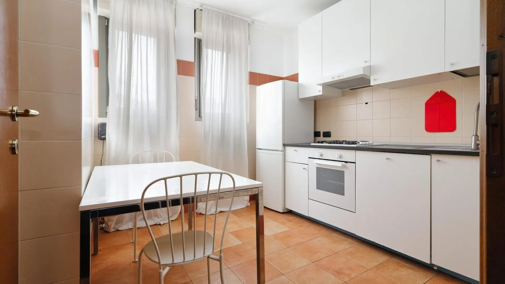 Joivy Lovely 4-Bed Flat With Balcony Apartment Milan