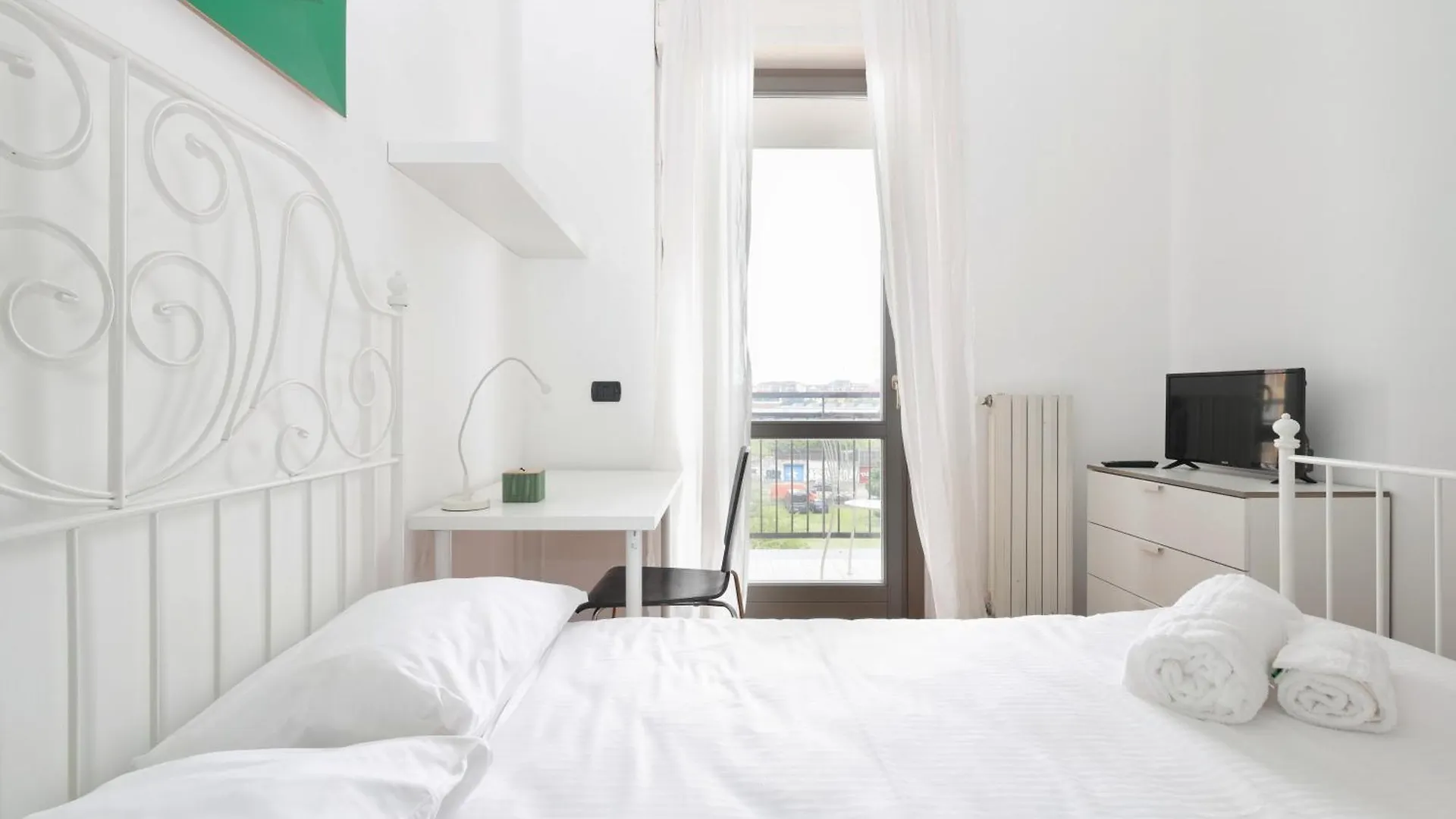 Joivy Lovely 4-Bed Flat With Balcony Apartment Milan 0*,  Italy