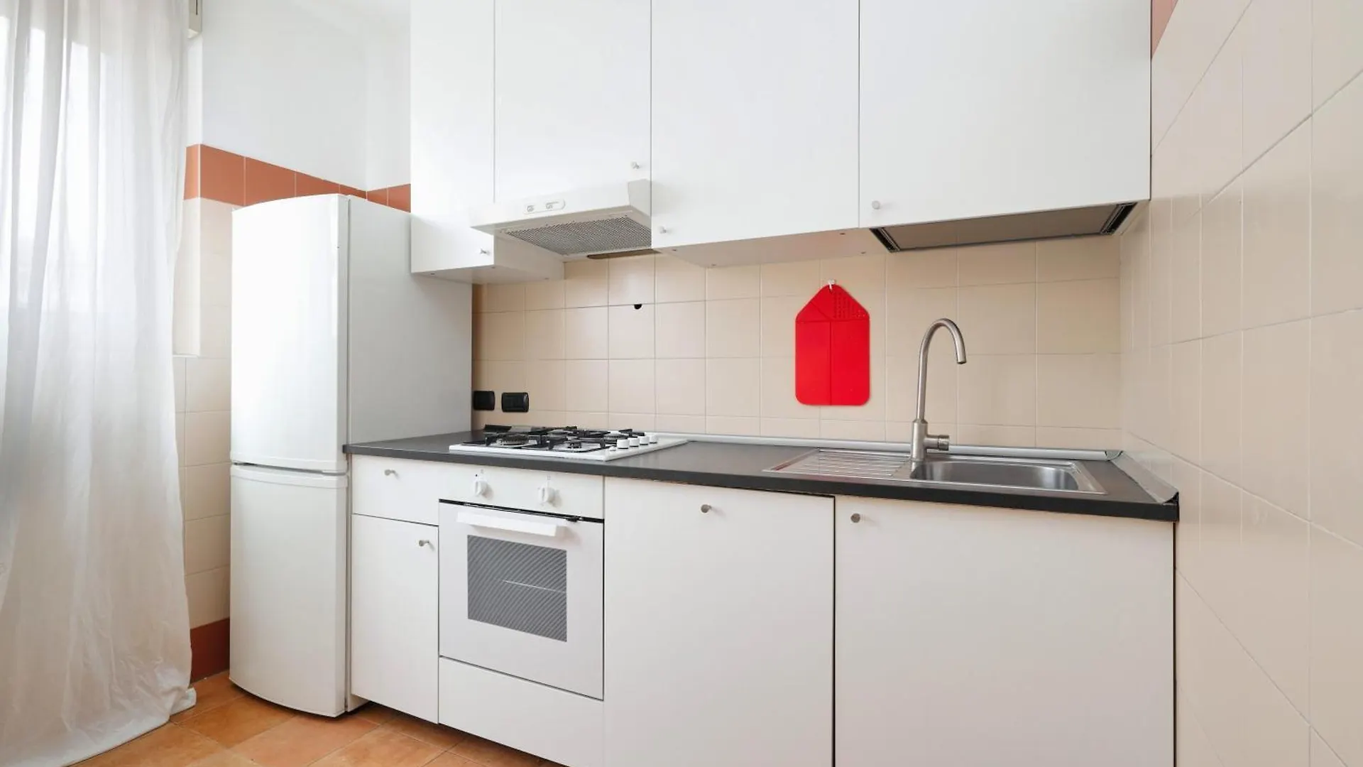 Joivy Lovely 4-Bed Flat With Balcony Apartment Milan