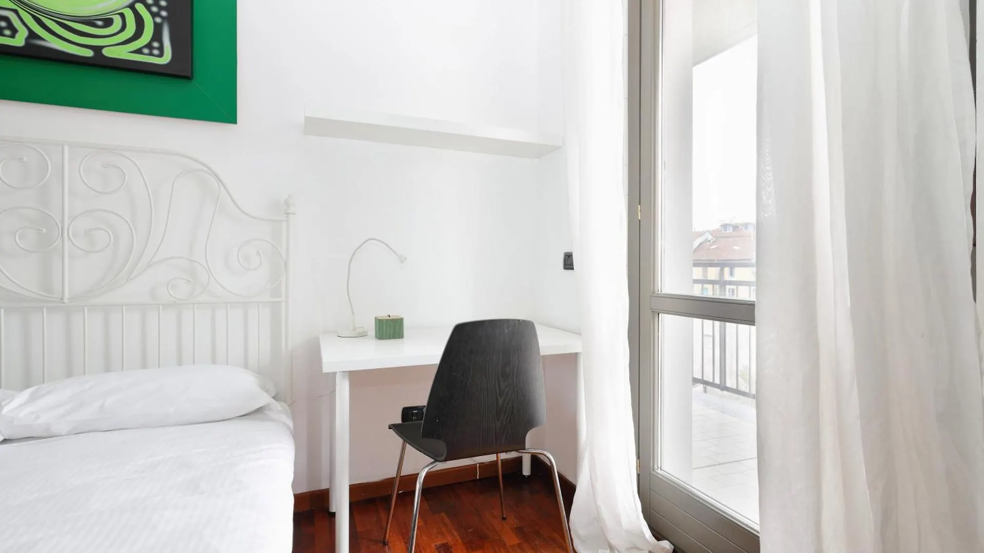 Joivy Lovely 4-Bed Flat With Balcony Apartment Milan