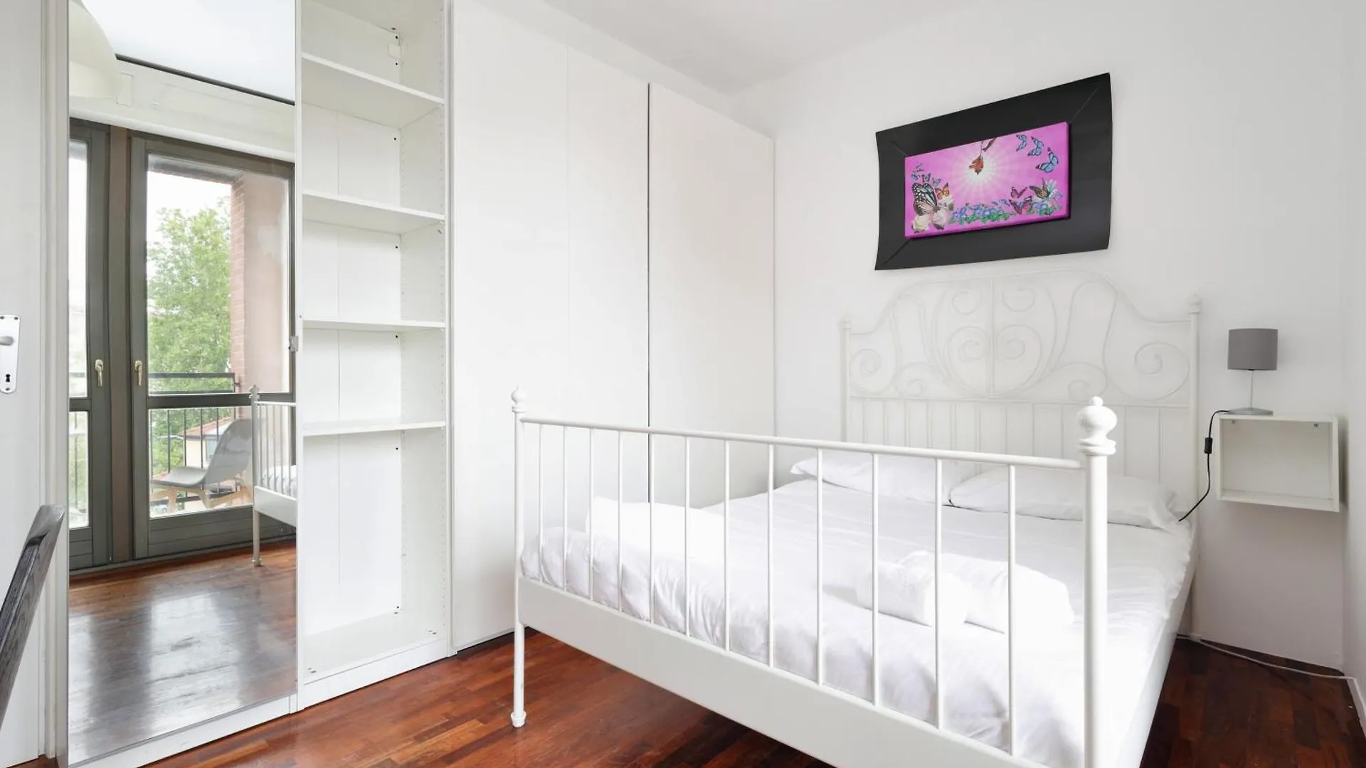 Joivy Lovely 4-Bed Flat With Balcony Apartment Milan Italy