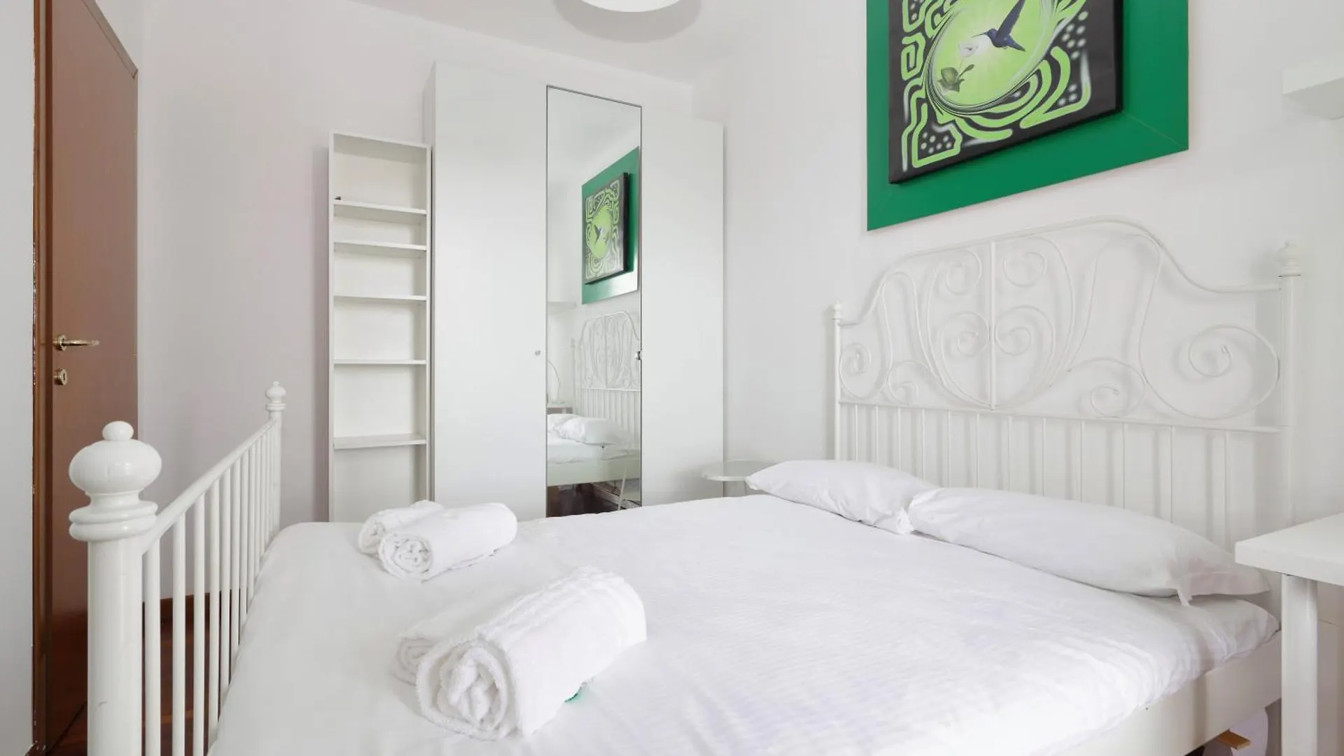 Joivy Lovely 4-Bed Flat With Balcony Apartment Milan Italy